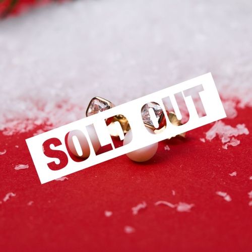 Pearl Radience stud earrings yellow gold